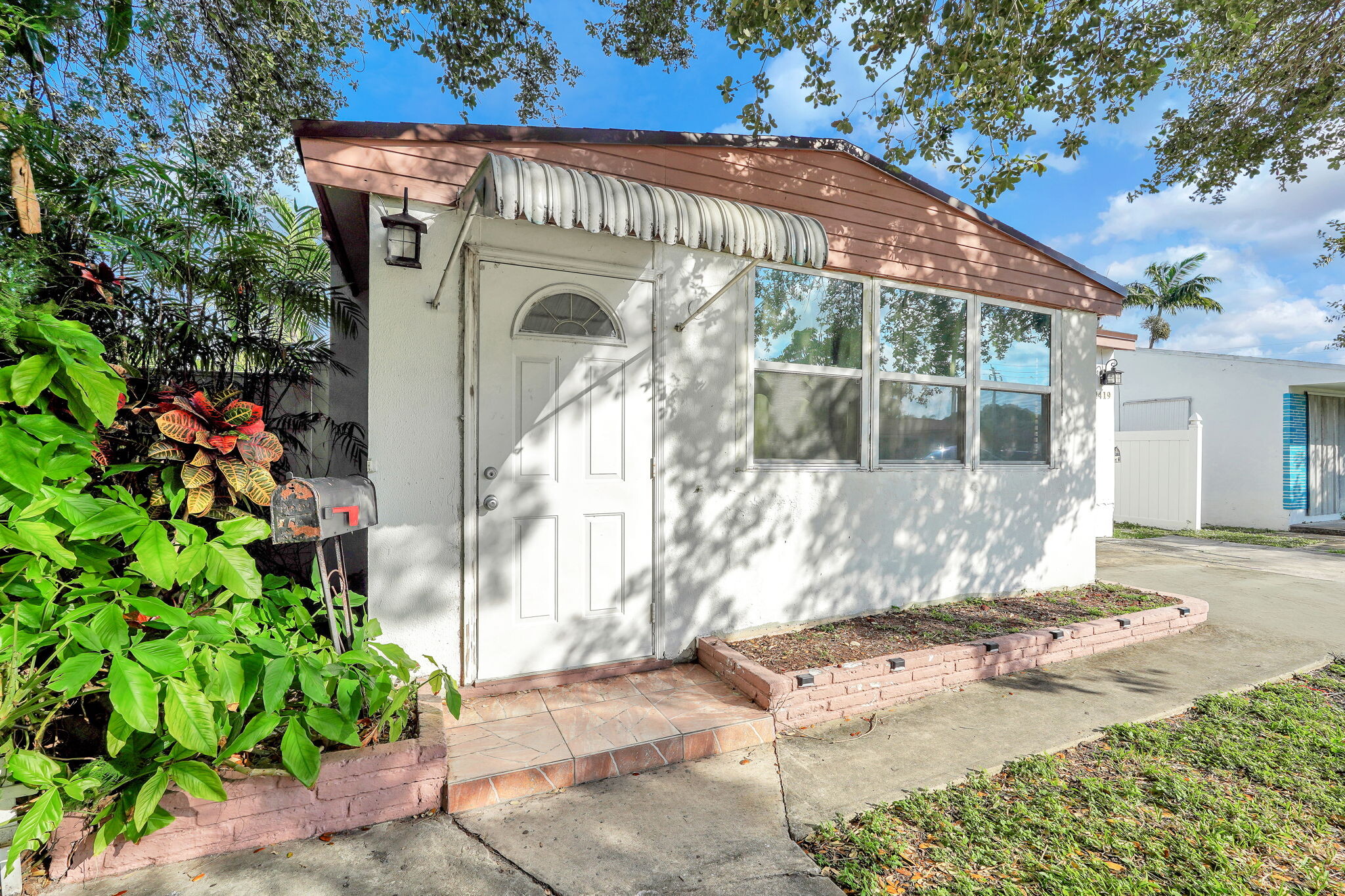 Building Photo - 2419 Coolidge St