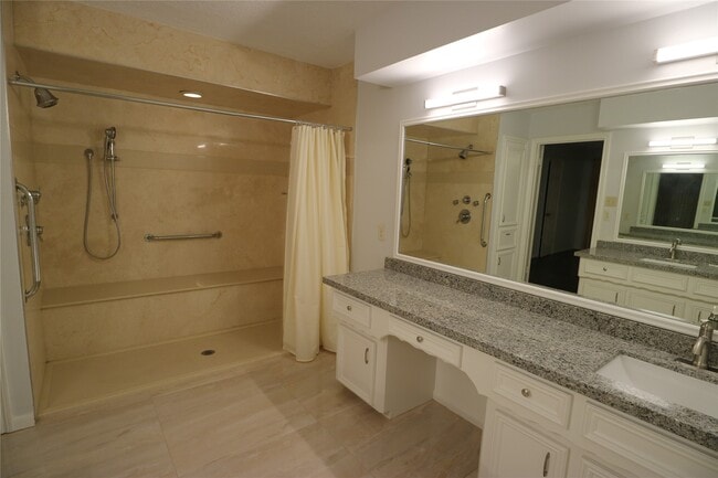 Building Photo - 9939 Kemp Forest Dr