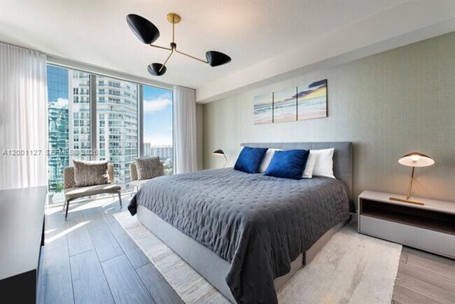 Building Photo - 300 Sunny Isles Blvd