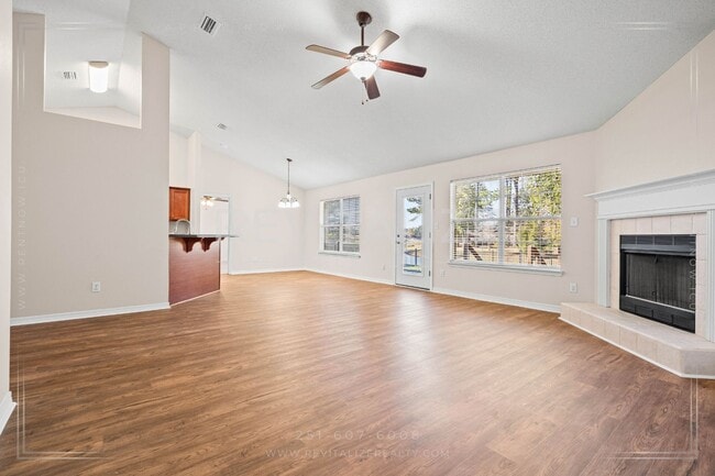 Building Photo - Beautiful 4-Bed 2-Bath Home on Corner Lot in Gated Community