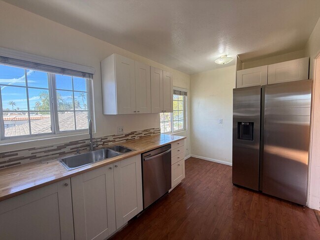 Building Photo - Kensington_Upper level Spacious 1Bed 1Bath reserved parking