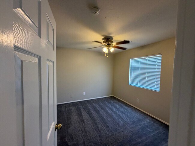 Building Photo - 3049 W Santa Cruz Ave