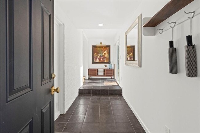 Building Photo - 1333 Victor Rd NE