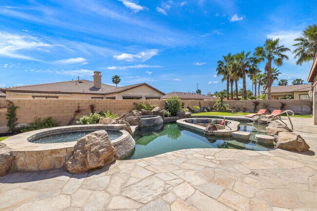 Building Photo - 57806 Cantata Dr