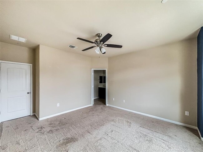 Building Photo - 2880 Donnell Dr