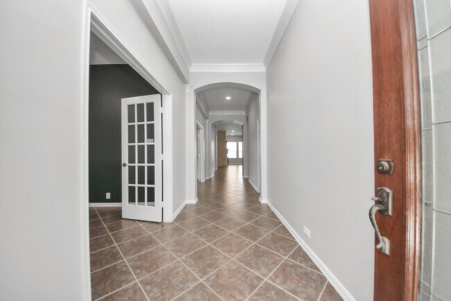 Building Photo - 18403 Sierra Falls Ct