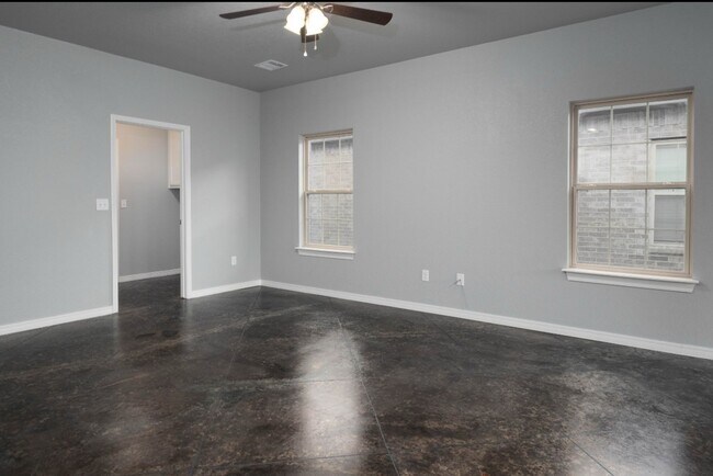 Building Photo - 6703 Star Ln