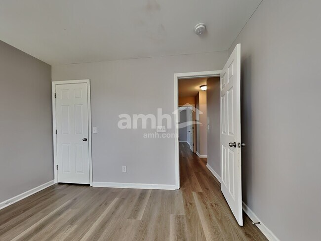 Building Photo - 201 Heritage Pky