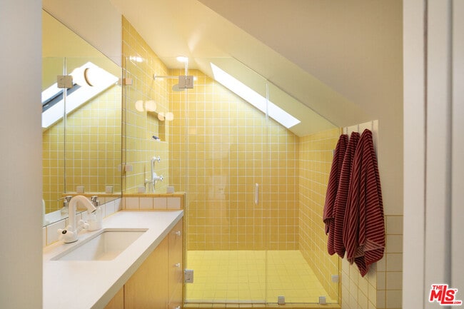 Building Photo - 5676 Hub St