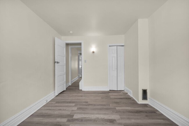 Building Photo - 210 1/2 Peach Street