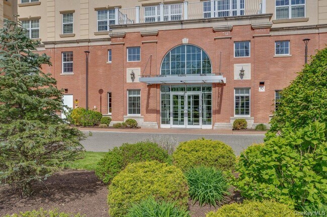 Building Photo - 10 Byron Pl