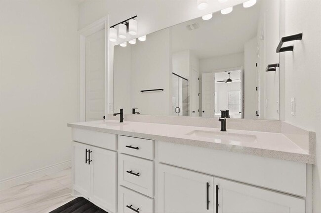 Building Photo - 2121 Lolo Ln