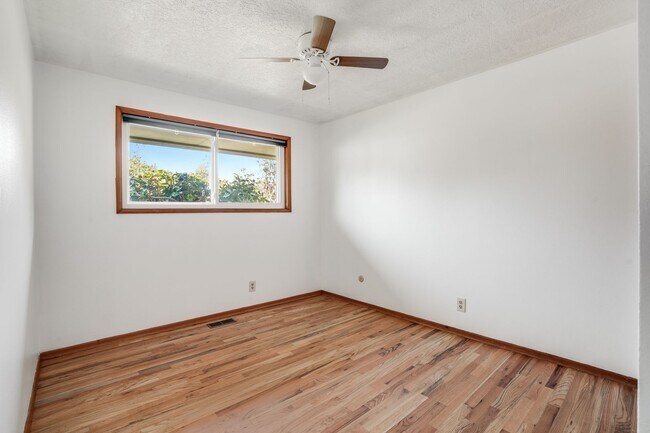 Building Photo - Charming 3 bed, 1.5 bath rental home in Milwaukie!