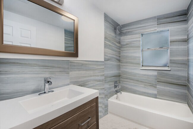 Building Photo - 522 NW 47th Terrace