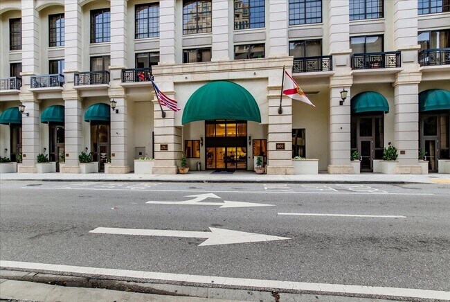 Building Photo - 801 S Olive Ave