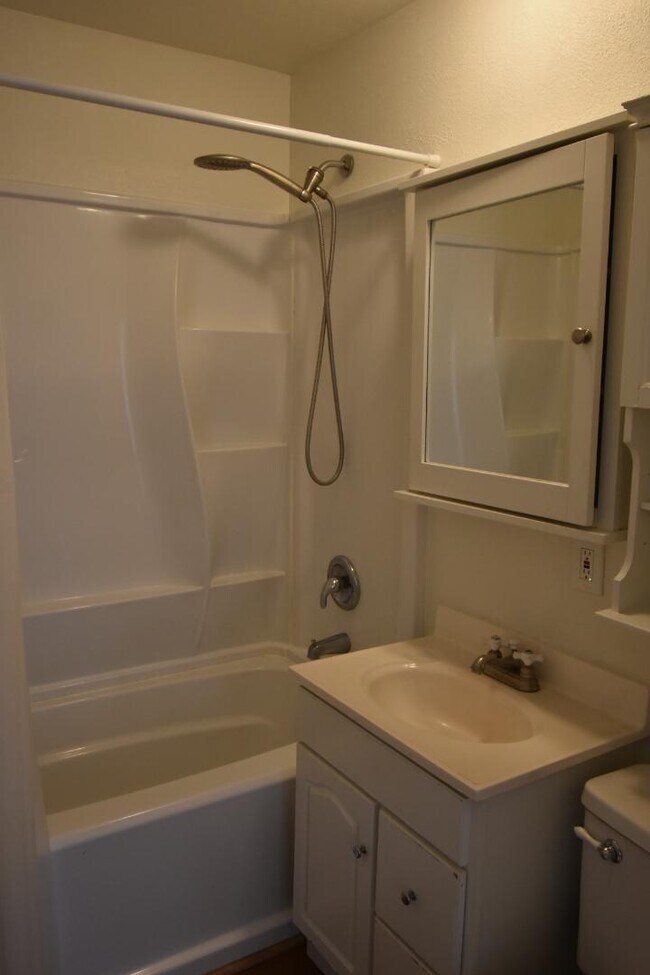 Building Photo - 1817 Birch St