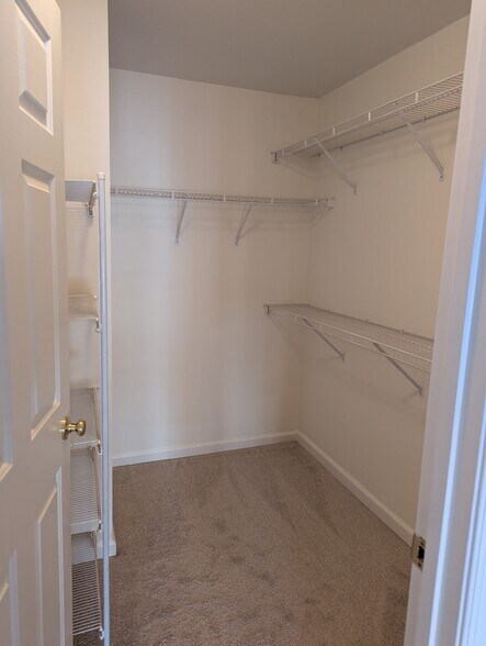 Building Photo - 2724 Manhattan Pl