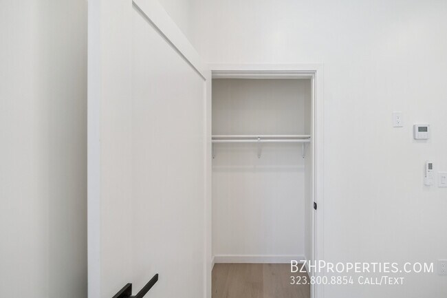 Building Photo - 1513 S Hayworth Ave