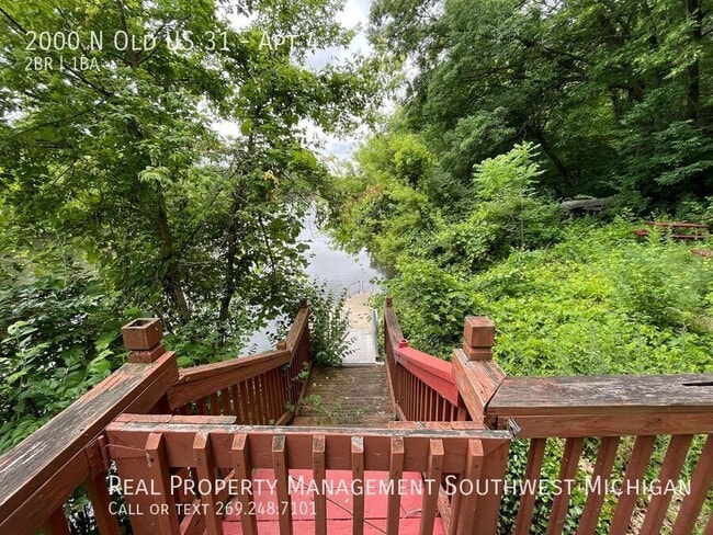 Building Photo - 2000 US-31