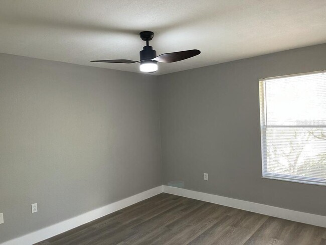 Building Photo - 623 Dory Ln
