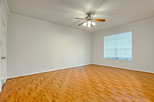 Building Photo - 2255 Braeswood Park Dr