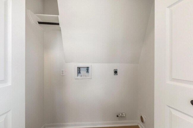 Building Photo - 15411 Robin Grove Ct