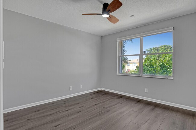 Building Photo - 3464 Commodore Ct