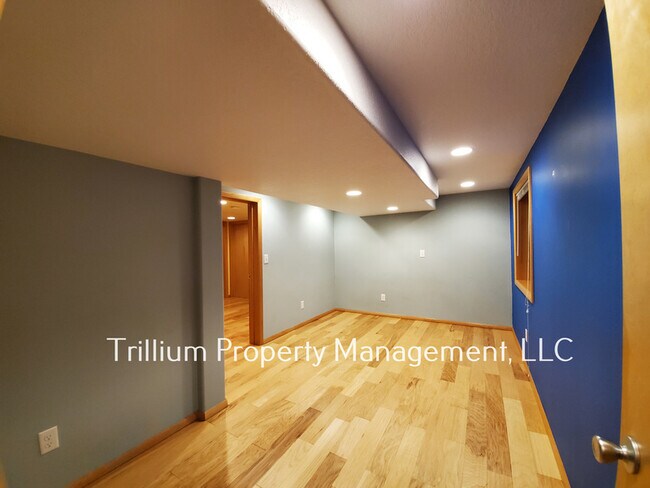 Building Photo - 12424 SW Lesser Rd