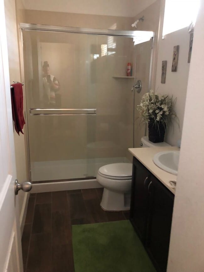 Building Photo - Beautiful 4 Bed 3 Bath Near Iron Point with Solar!