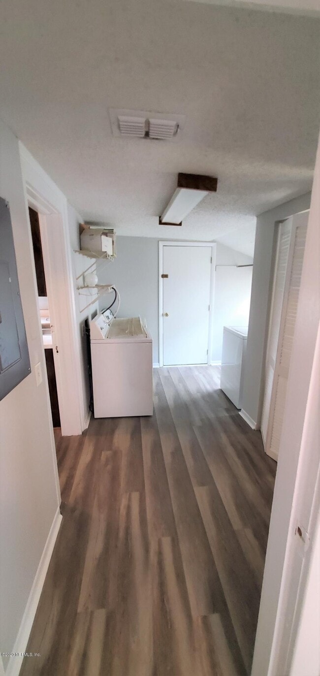 Building Photo - 1218 Challen Ave