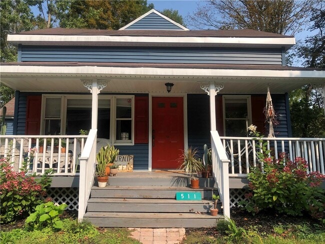 Building Photo - 511 Main St