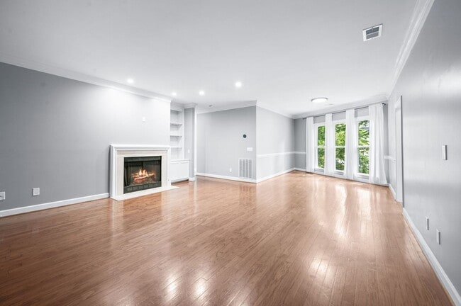 Building Photo - Charming 2BR/2BA condo in Green Hills!