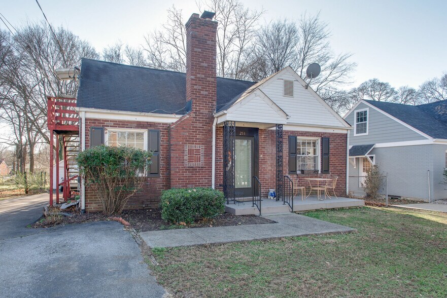 Building Photo - 253 Thuss Ave