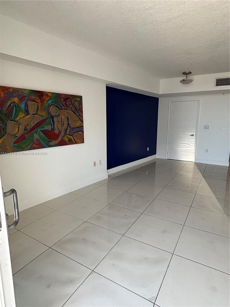 Building Photo - 1750 N Bayshore Dr