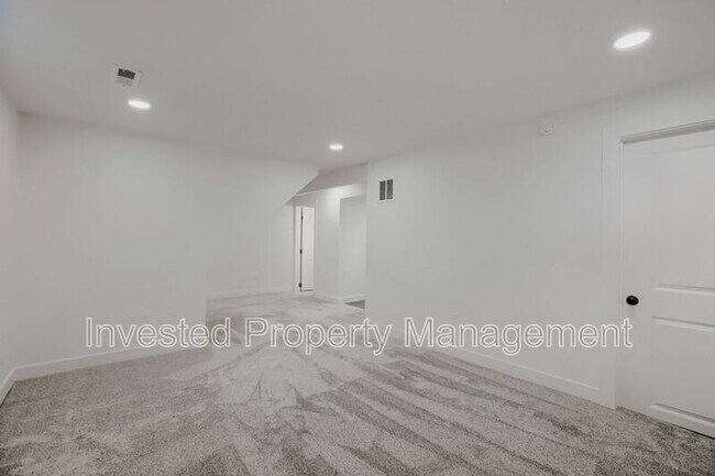 Building Photo - 6473 Newcombe Ct