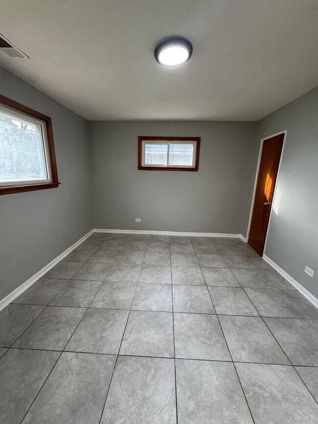 Building Photo - 2 Bedroom Ranch Home now available in Calu...