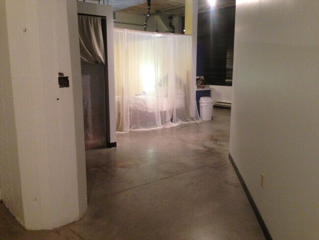 Building Photo - 2520 S 3rd St