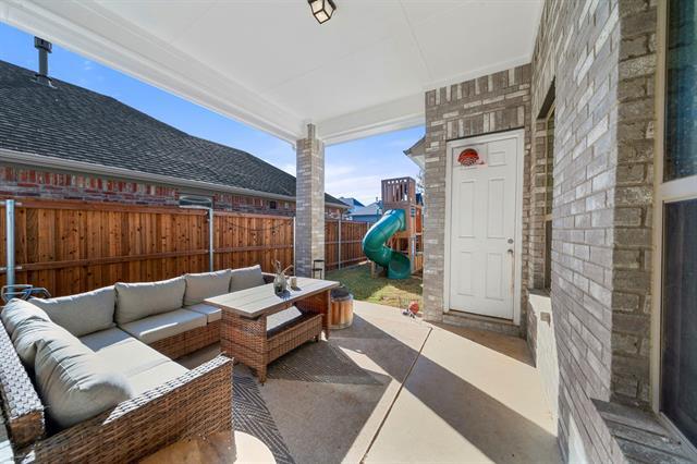 Building Photo - 8109 Mdw Vly Dr