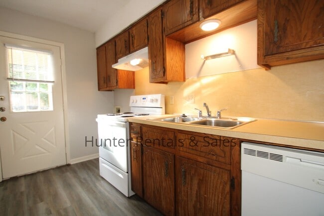 Building Photo - Super Cute!