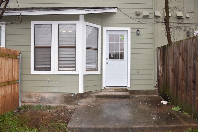 Building Photo - 1810 Rawhide Loop