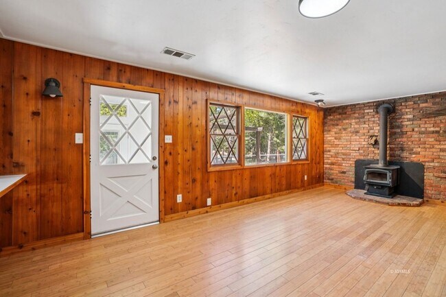 Building Photo - 54025 Strawberry Valley Dr