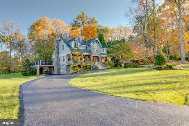 Building Photo - 1057 Vista Dr