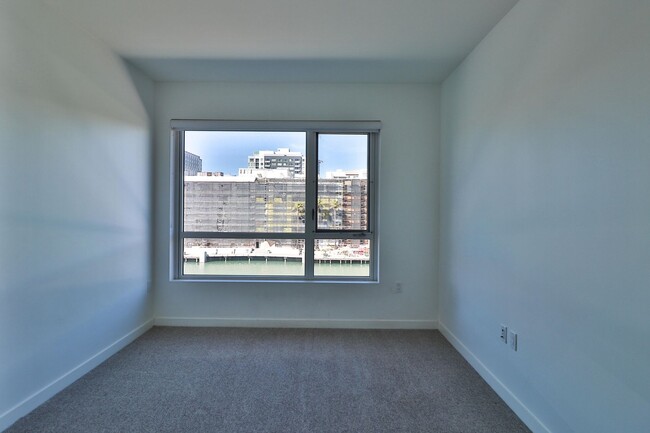 Building Photo - Modern & Spacious 2br/2ba In Mission Bay w...