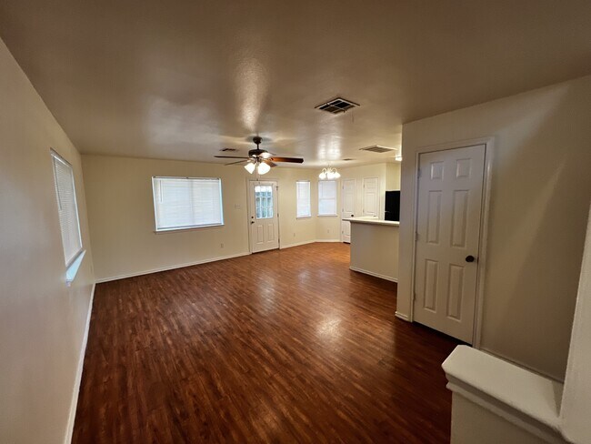 Building Photo - 125-127 Cedargrove