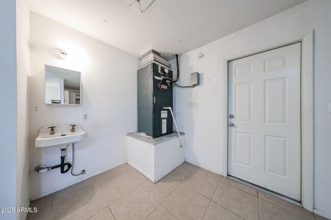 Building Photo - 6539 E Arbor Ave