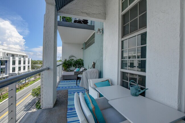 Building Photo - 185 NE 4th Ave