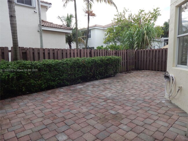 Building Photo - 320 SW 87th Ct