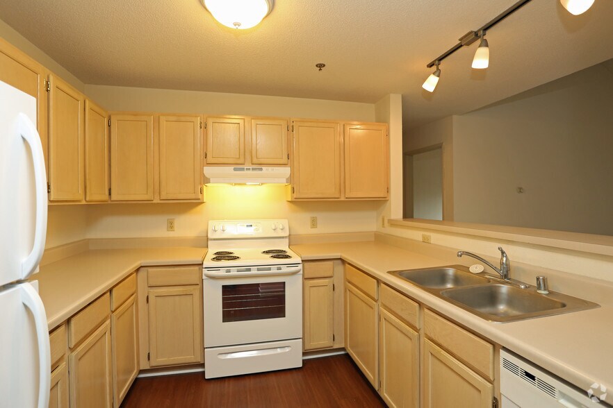 Kitchen - The Overlook Apartments