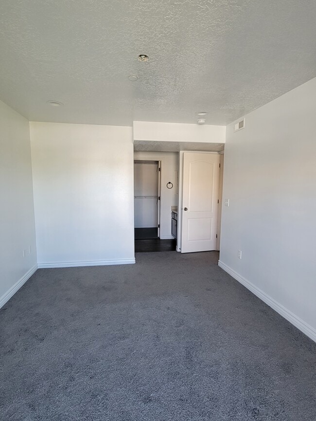 Building Photo - 3969 Romney Park Dr