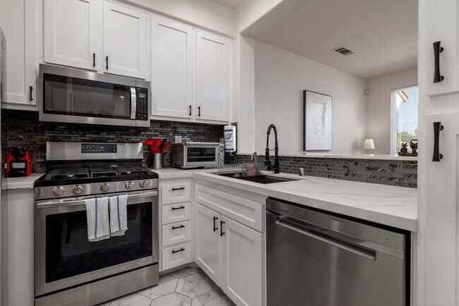 Building Photo - 2983 Paseo Almiar